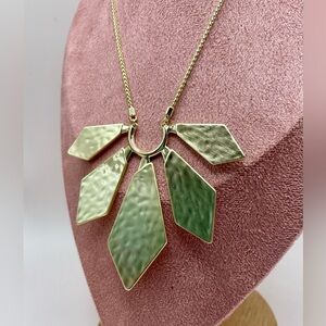 Kendra Scott Metal Gold Tone Fan Design Necklace. Slide Bead Adjustable